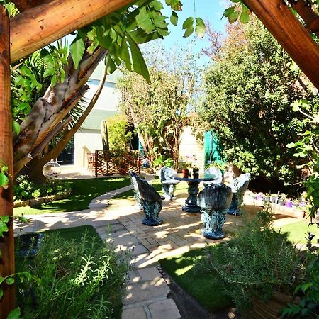 Secret Garden Guesthouse Bloubergstrand Exterior foto