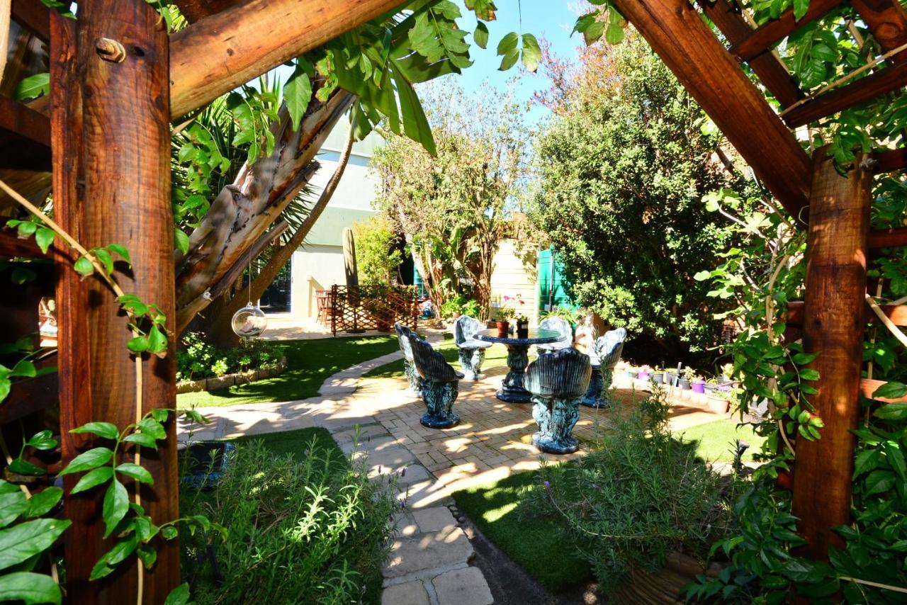 Secret Garden Guesthouse Bloubergstrand Exterior foto