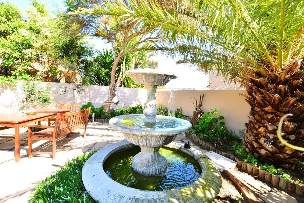 Secret Garden Guesthouse Bloubergstrand Exterior foto