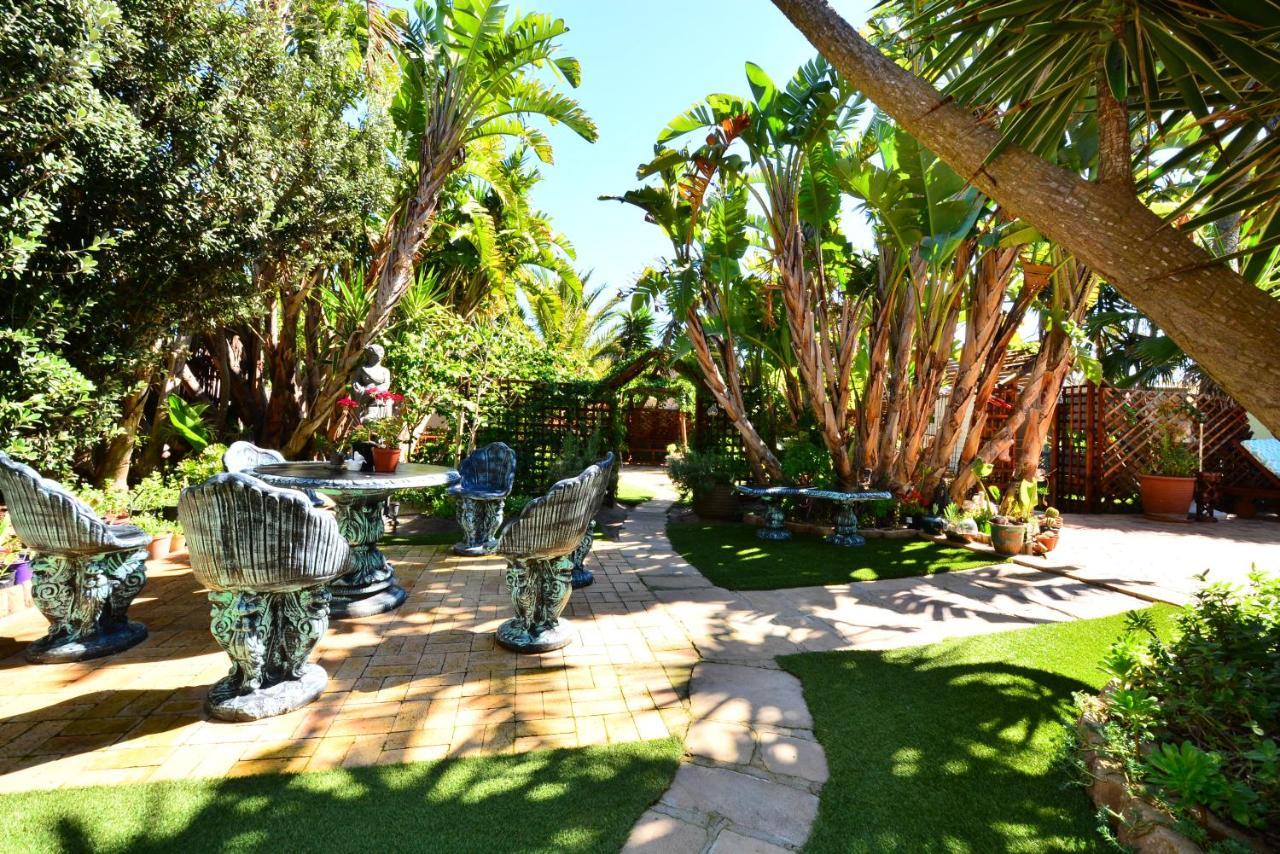 Secret Garden Guesthouse Bloubergstrand Exterior foto